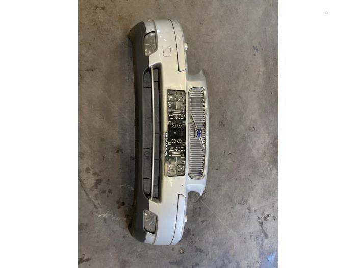 Voorbumper van een Volvo V70, Auto-onderdelen, Carrosserie en Plaatwerk, Bumper, Volvo, Gebruikt, 3 maanden garantie, Ophalen of Verzenden