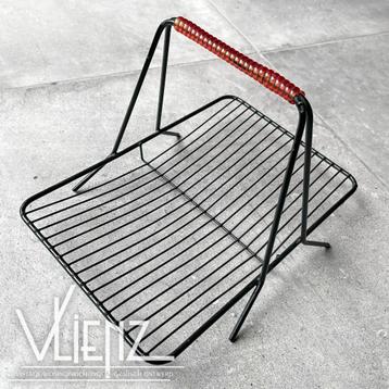 Vintage, Midcentury draadrek, fruitmand zwart rood draad beschikbaar voor biedingen
