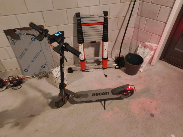 Ducati Elektrische Step - Zo goed als nieuw!, Fietsen en Brommers, Steps, Zo goed als nieuw, Elektrische step (E-scooter), Ophalen