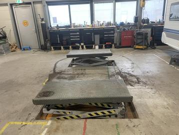 Hydraulische Schaarbrug Te Koop beschikbaar voor biedingen