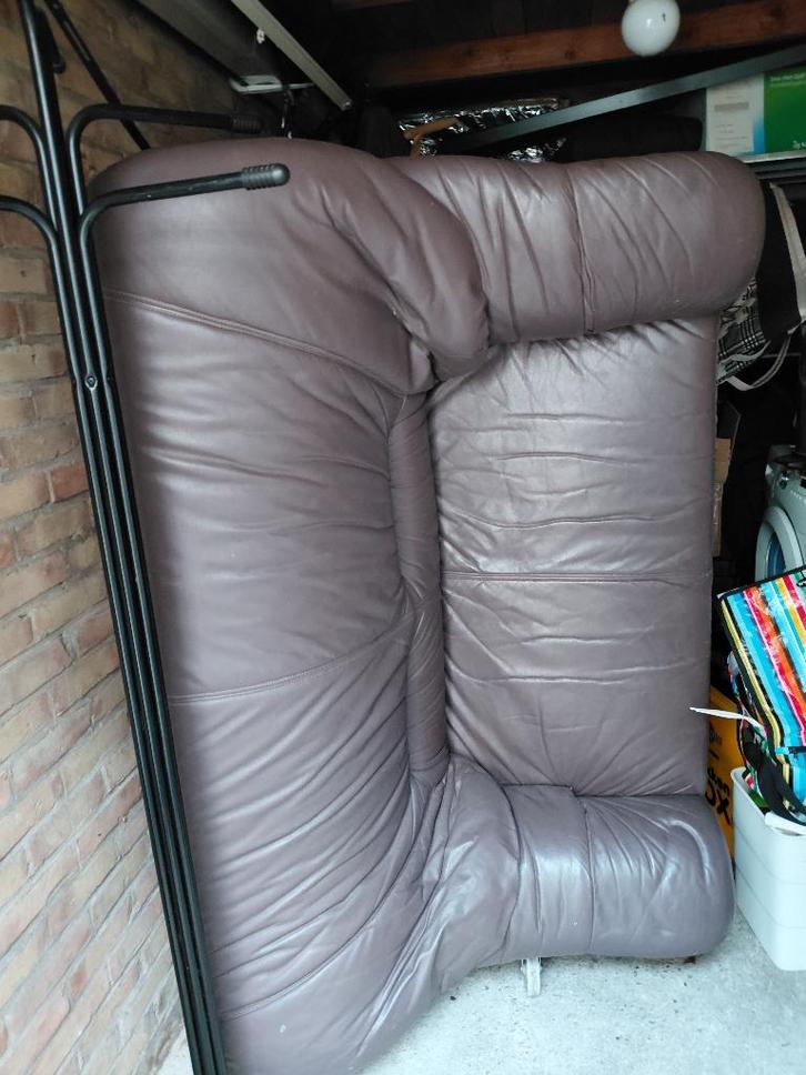 Leather sofa brown colour  50euro, Huis en Inrichting, Banken | Sofa's en Chaises Longues, Gebruikt, Minder dan 150 cm, Minder dan 75 cm