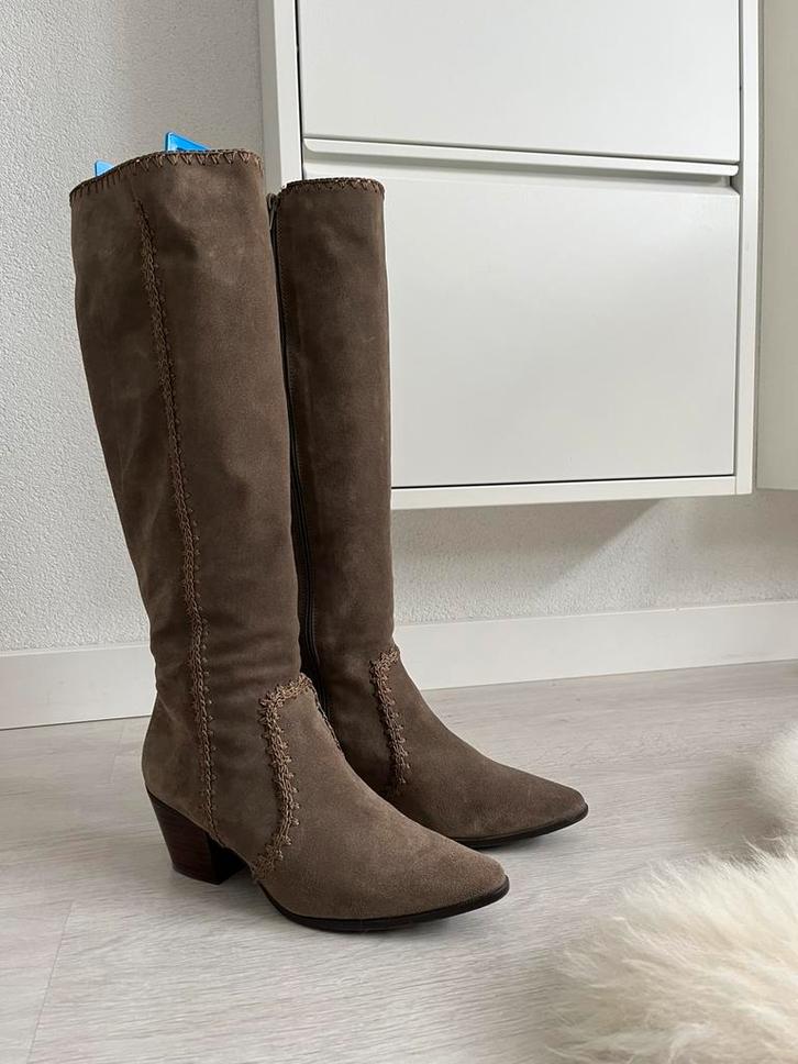 Dameslaars maat 39, Pedro Miralles. Bijna nieuw!, Kleding | Dames, Schoenen, Zo goed als nieuw, Bruin, Ophalen of Verzenden