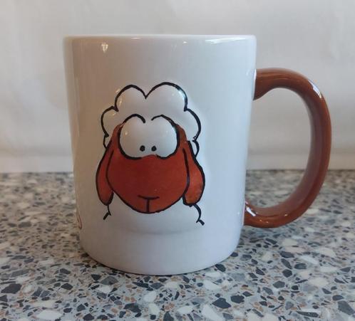 Beker mok kop Leendert Jan Vis Schaap relief wit met oor, Huis en Inrichting, Keuken | Servies, Zo goed als nieuw, Kop(pen) en/of Schotel(s)