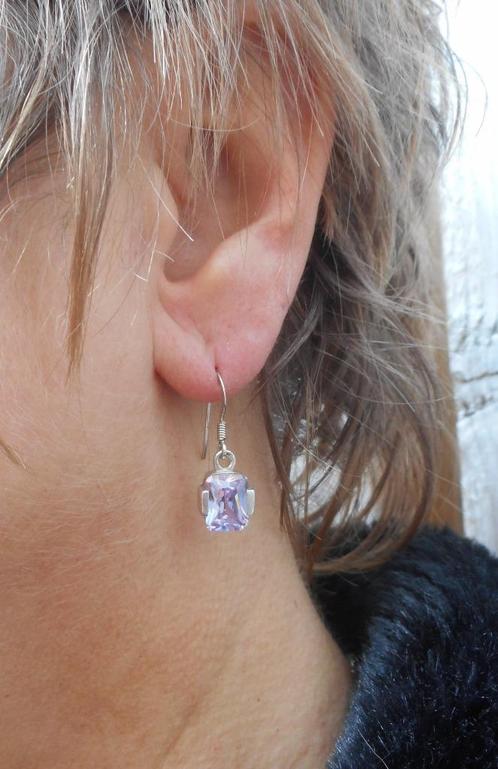 Zilveren mooie oorbellen met lila stenen nr.1740, Sieraden, Tassen en Uiterlijk, Oorbellen, Zo goed als nieuw, Hangers, Zilver