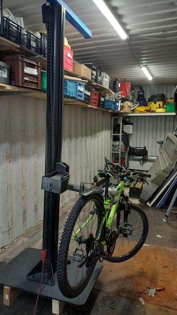 Elektrische Fietslift, Fietsen en Brommers, Fietsaccessoires | Fietsgereedschap, Zo goed als nieuw, Ophalen