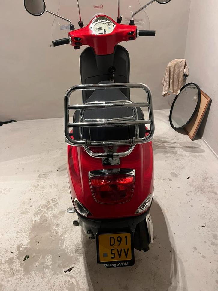 Vespa LX 50 4T Rood , geel kenteken., Fietsen en Brommers, Scooters | Vespa, Gebruikt, Vespa LX, Maximaal 45 km/u, Benzine, Ophalen