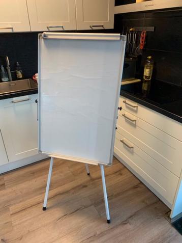 Whiteboard op standaard, 60x90, verstelbaar in hoogte beschikbaar voor biedingen