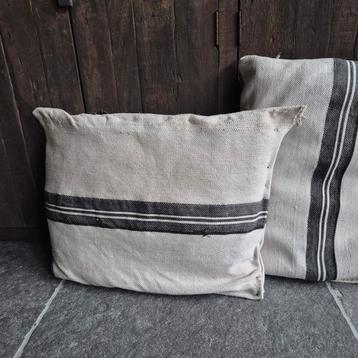 Kussens graanzak landelijk sober stoer 55x40cm beschikbaar voor biedingen