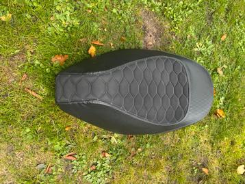 Custom zip zadel beschikbaar voor biedingen