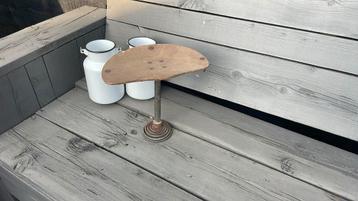 Antiek melk krukje beschikbaar voor biedingen