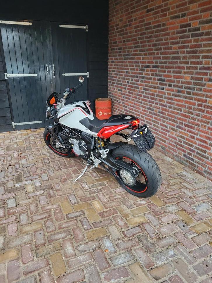 Keurige MV Agusta F3 Brutale 800 2014 9200km 125pk(!), Motoren, Motoren | MV Agusta, Particulier, Naked bike, meer dan 35 kW, 3 cilinders