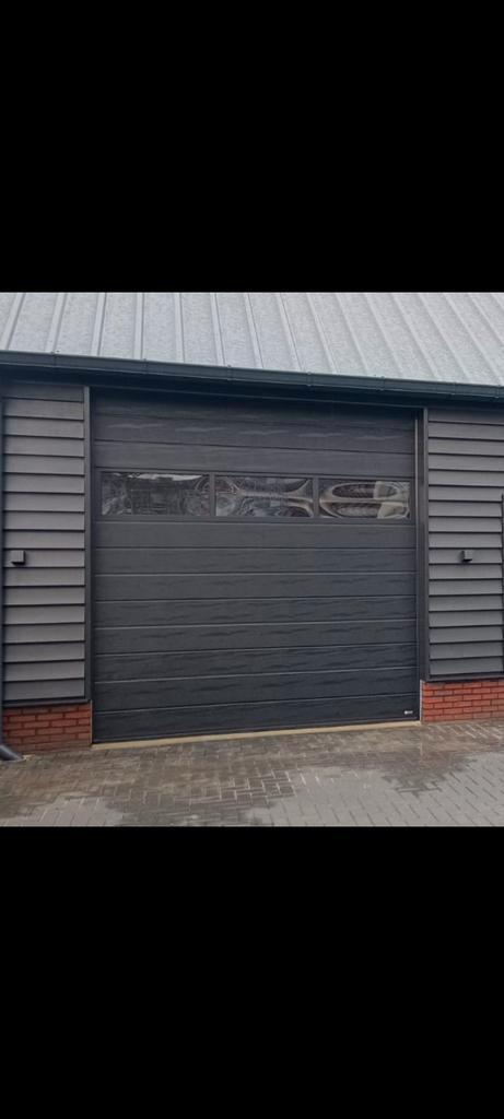 Elektrische Garagedeur 3400x3050 RAL9005 NIEUW, Doe-het-zelf en Verbouw, Deuren en Horren, Nieuw, Garagedeur, 215 cm of meer, 120 cm of meer