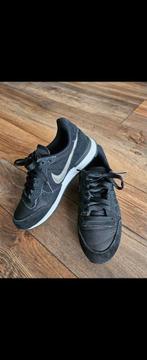 Nieuwe Nike Internationalist sneakers maat 35.5, Ophalen of Verzenden, Zo goed als nieuw, Sneakers of Gympen