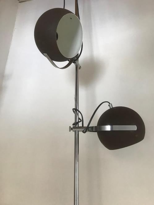 Vintage lamp ( bruin), Huis en Inrichting, Lampen | Vloerlampen, Gebruikt, Minder dan 100 cm, Metaal, Ophalen