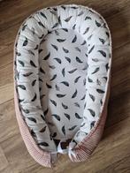 Babynestje - Roze met veren print, Kinderen en Baby's, Babywiegjes en Ledikanten, Ophalen, Zo goed als nieuw, Overige typen