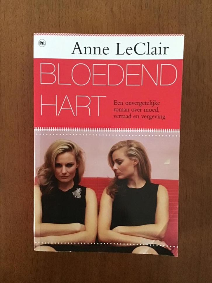 Boek. Bloedend Hart. Van Anne LeClair. Uitgave 2006., Boeken, Romans, Gelezen, Verzenden