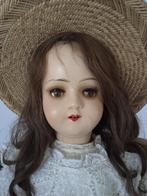 Handgemaakte meisjespop in porselein met certificaat, Ophalen, Zo goed als nieuw, Pop, Levensecht of Reborn