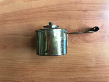 Vintage olielampje koper beschikbaar voor biedingen