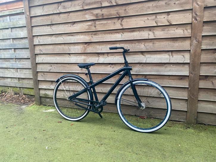 Zwarte VANMOOF VAN MOOF 28 inch, Fietsen en Brommers, Fietsen | Dames | Omafietsen, Zo goed als nieuw, Ophalen