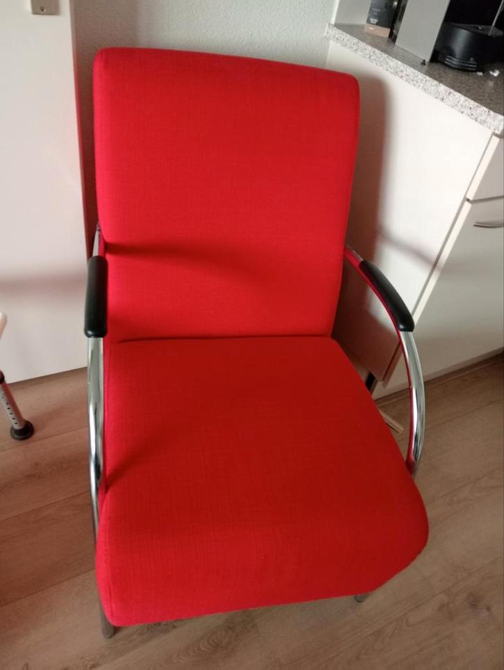 Rode fauteuil met chromen frame, Huis en Inrichting, Fauteuils, Gebruikt, Metaal, Stof, 50 tot 75 cm, Minder dan 75 cm, Ophalen