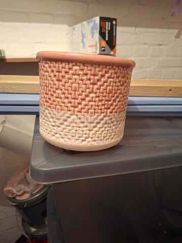 Plantenpot wit roze 15 cm beschikbaar voor biedingen