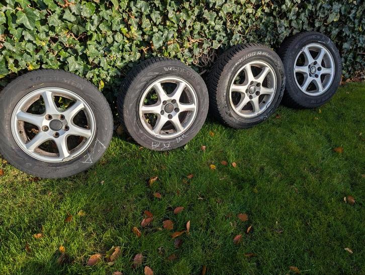 Volvo Antilla 15" velgen + winterbanden, opknappers, V70/850, Auto-onderdelen, Banden en Velgen, Velg(en), Winterbanden, 15 inch