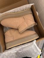 UGG Boots - Comfort en Stijl!, Ophalen of Verzenden, Zo goed als nieuw, Beige, Lage of Enkellaarzen