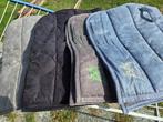 4 suède zadelpads, Dieren en Toebehoren, Ophalen of Verzenden, Gebruikt, Dekje
