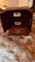 Antieke houten kistje met lades, Ophalen