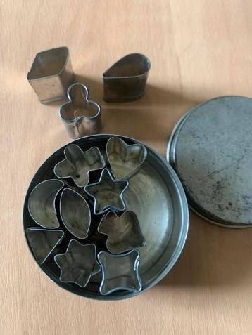 Mini Uitsteekvormpjes - 12 stuks in doos beschikbaar voor biedingen