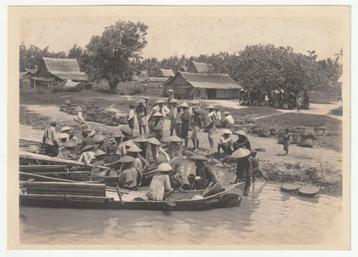 Foto vissers met bootjes Nederlands-Indië beschikbaar voor biedingen