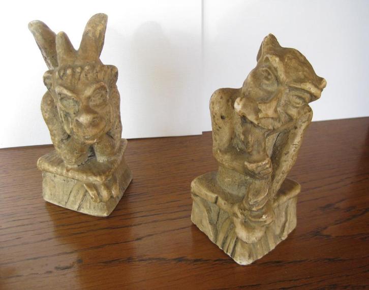 Twee gargoyle beeldjes / waterspuwer grotesk gargouille, Antiek en Kunst, Curiosa en Brocante, Ophalen
