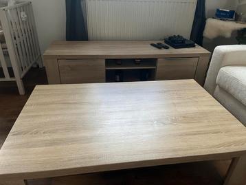 Salontafel en tvkast beschikbaar voor biedingen