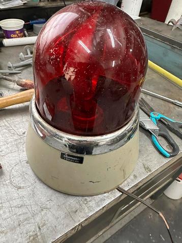 Zéér oud zwaailicht ex brandweer beschikbaar voor biedingen