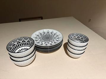 Leuke Serviesset - Borden en Kommen (13-delig) beschikbaar voor biedingen