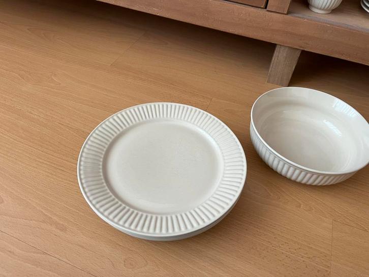 Servies - Borden, kommen, kopjes - Effen, Huis en Inrichting, Keuken | Servies, Zo goed als nieuw, Compleet servies, Effen, Aardewerk