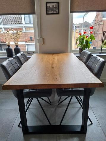 Eiken tafel + 4 stoelen Goossens beschikbaar voor biedingen