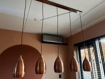 Mooie koper kleurige lamp beschikbaar voor biedingen