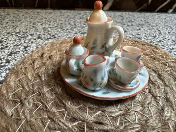 Porseleine Miniatuur Theeservies beschikbaar voor biedingen