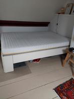 Wit bed 140x200, met matras en lattenbodems, als nieuw!, Ophalen