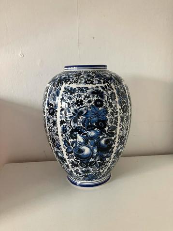 Vintage Italiaanse vaas beschikbaar voor biedingen