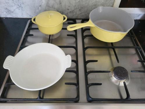 Lotje Le Creuset gele pannetjes, Huis en Inrichting, Keuken | Potten en Pannen, Zo goed als nieuw, Koekenpan of Braadpan, Gietijzer