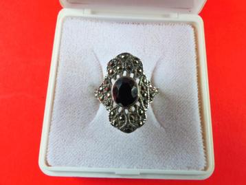 Mooie Fijne Kleine Zilveren Ring met Zwarte Onix en Markes beschikbaar voor biedingen
