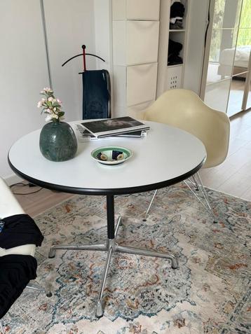 Originele  Eames tafel beschikbaar voor biedingen