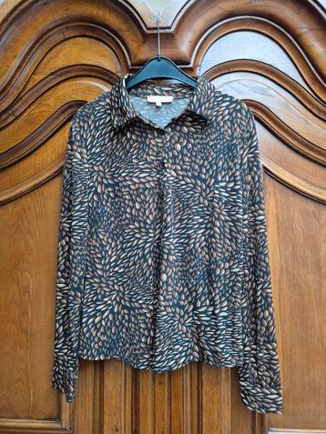 Aangeboden zeer nette blouse beschikbaar voor biedingen