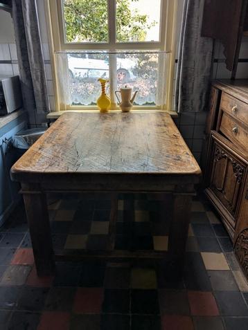 Prachtige, handgemaakte oude eiken tafel beschikbaar voor biedingen