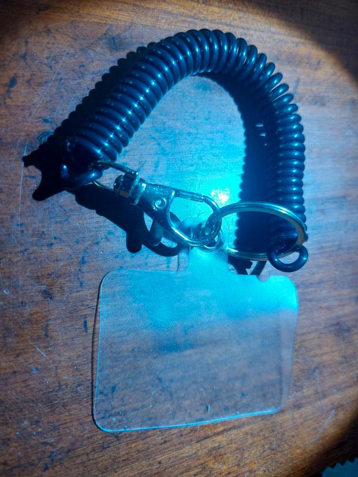 SLEUTELHANGER AAN FLEXKOORD, Verzamelen, Sleutelhangers, Nieuw, Ophalen of Verzenden