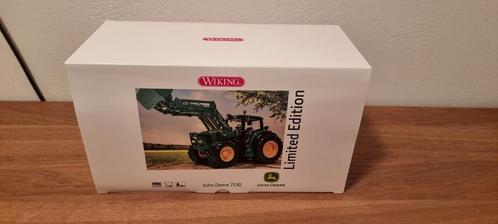 John Deere 7530 met voorlader Wiking, Hobby en Vrije tijd, Modelauto's | 1:32, Nieuw, Tractor of Landbouw, Overige merken, Ophalen of Verzenden
