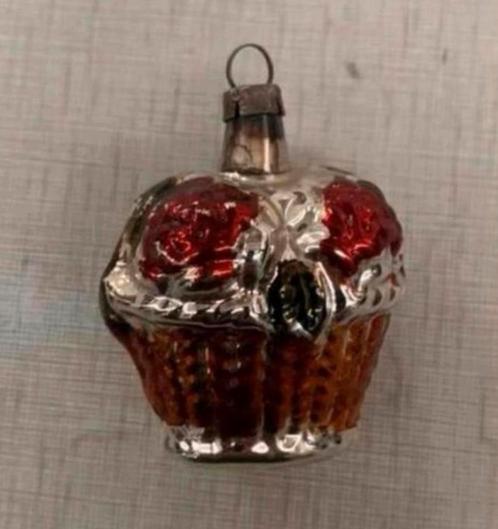 Kerstbal mooie antieke mandje en noot kerstballen., Diversen, Kerst, Ophalen of Verzenden