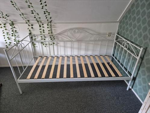 1 persoonsbed inclusief lattenbodem én matras, Huis en Inrichting, Slaapkamer | Bedden, Zo goed als nieuw, Eenpersoons, 90 cm